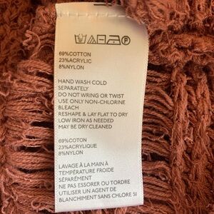 Urban Outfitters Cropped V Neck Chunky￼ Loose Knit Sweater Coral Salmon Rose￼ XS